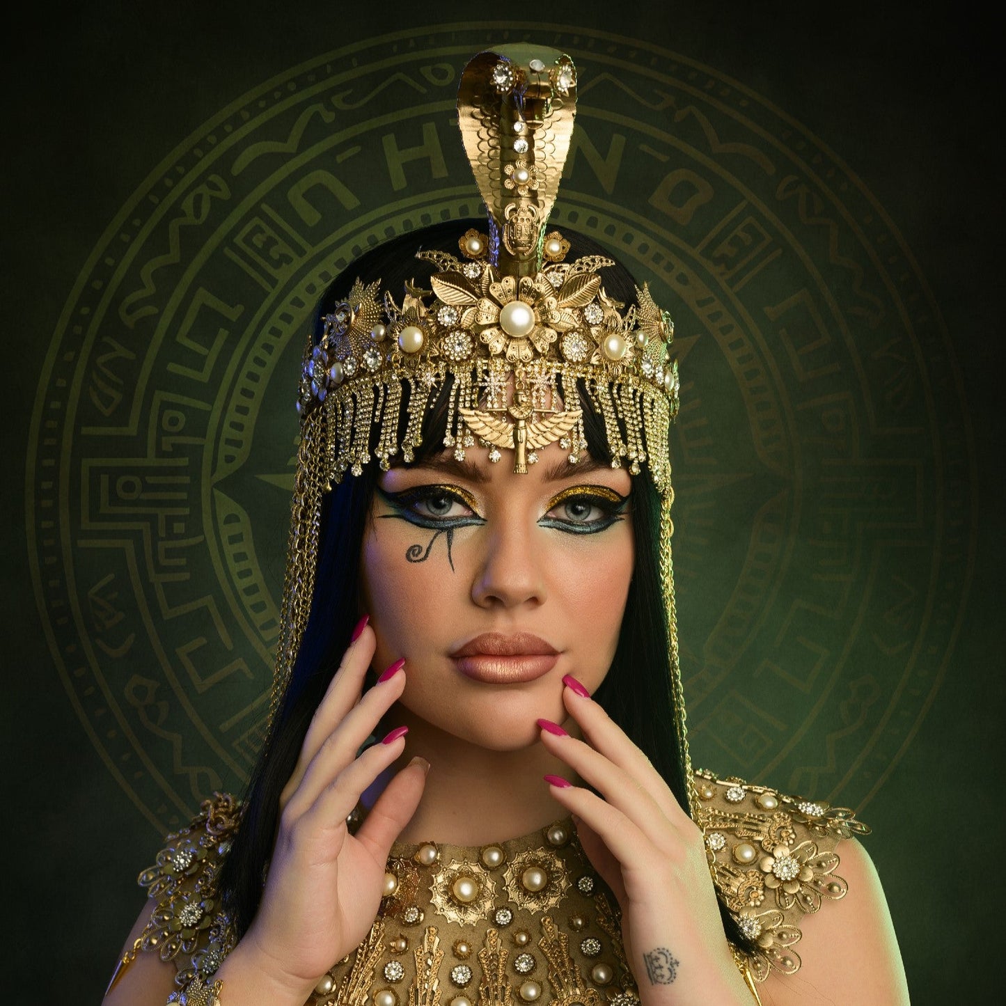 Dramatic Cleopatra look with a handcrafted gold cobra crown, statement Egyptian-inspired jewellery and regal queen makeup