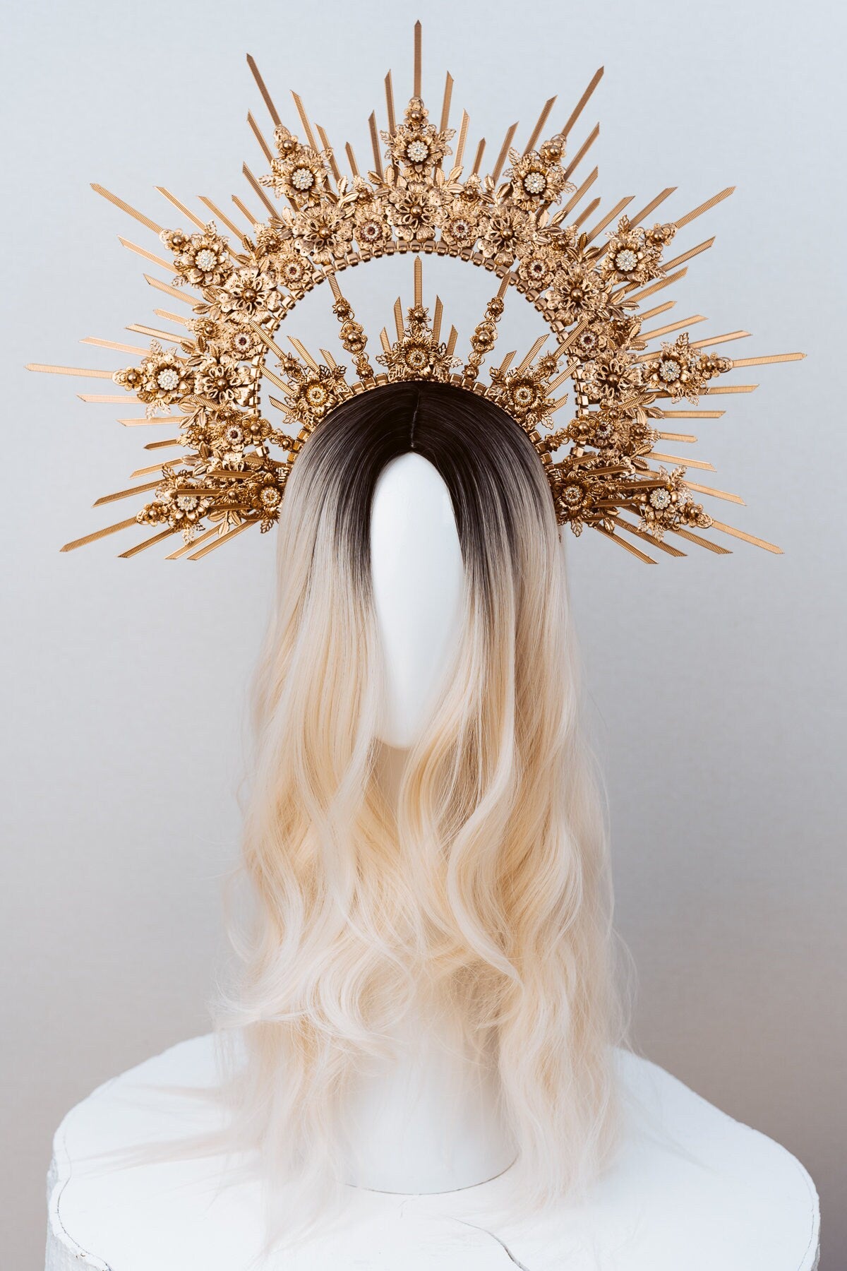 Golden Sunburst Halo Crown, Celestial Wedding Tiara, Festival Goddess Crown, Statement Bridal Headpiece, Luxurious Gold Sun Crown