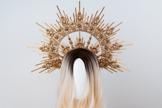 Golden Sunburst Halo Crown, Celestial Wedding Tiara, Festival Goddess Crown, Statement Bridal Headpiece, Luxurious Gold Sun Crown