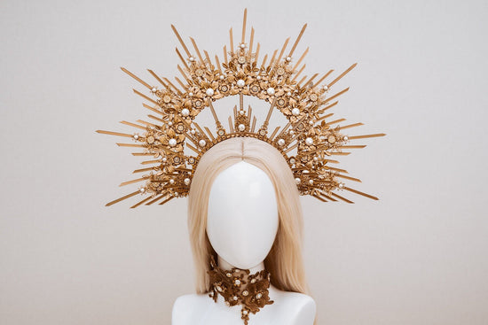 Gold halo crown with white pearls