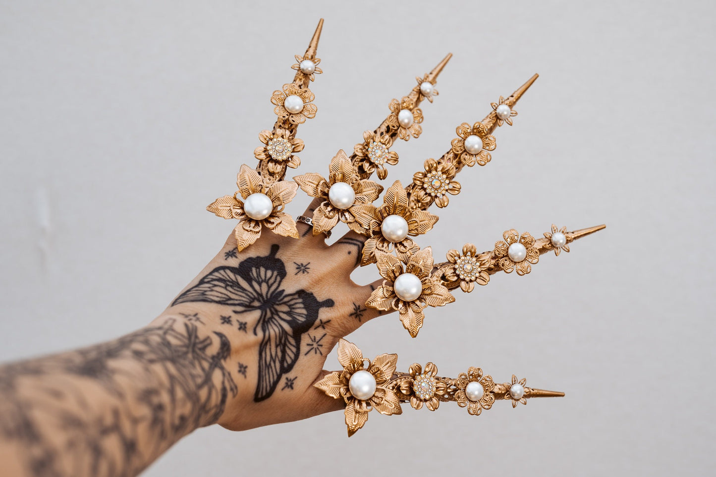 Golden Finger Claws, Bridal Hand Jewelry, Celestial Nail Rings, Statement Finger Armor, Wedding Claw Rings, Goddess Handpiece, Fantasy Nails