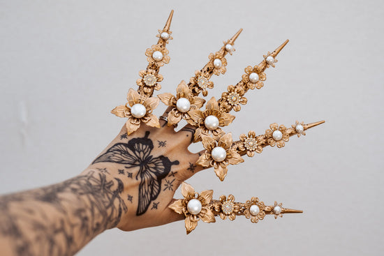 Golden Finger Claws, Bridal Hand Jewelry, Celestial Nail Rings, Statement Finger Armor, Wedding Claw Rings, Goddess Handpiece, Fantasy Nails