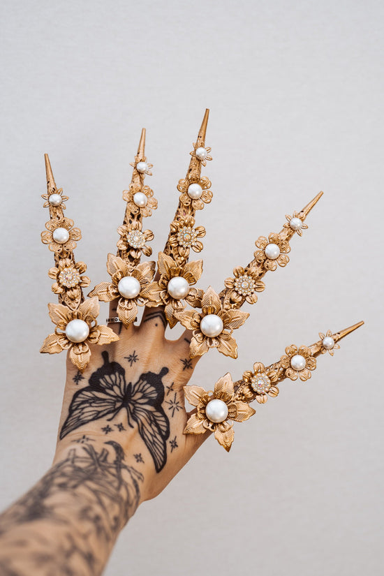 Golden Finger Claws, Bridal Hand Jewelry, Celestial Nail Rings, Statement Finger Armor, Wedding Claw Rings, Goddess Handpiece, Fantasy Nails