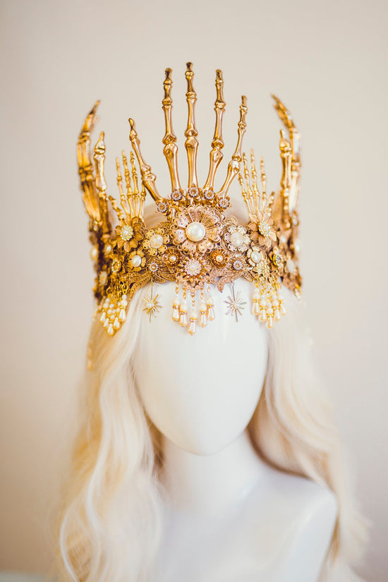 Gold Skeleton Crown,Gothic Halloween Tiara,Bone Queen Headdress,Skull Costume Look,Witchy Headpiece,Spooky Crown,Macabre Accessory