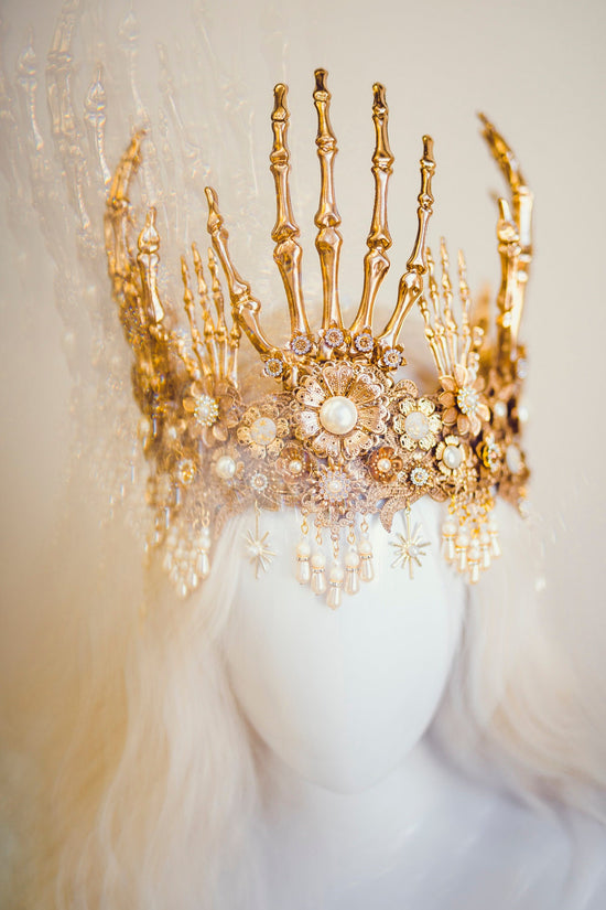 Gold Skeleton Crown,Gothic Halloween Tiara,Bone Queen Headdress,Skull Costume Look,Witchy Headpiece,Spooky Crown,Macabre Accessory