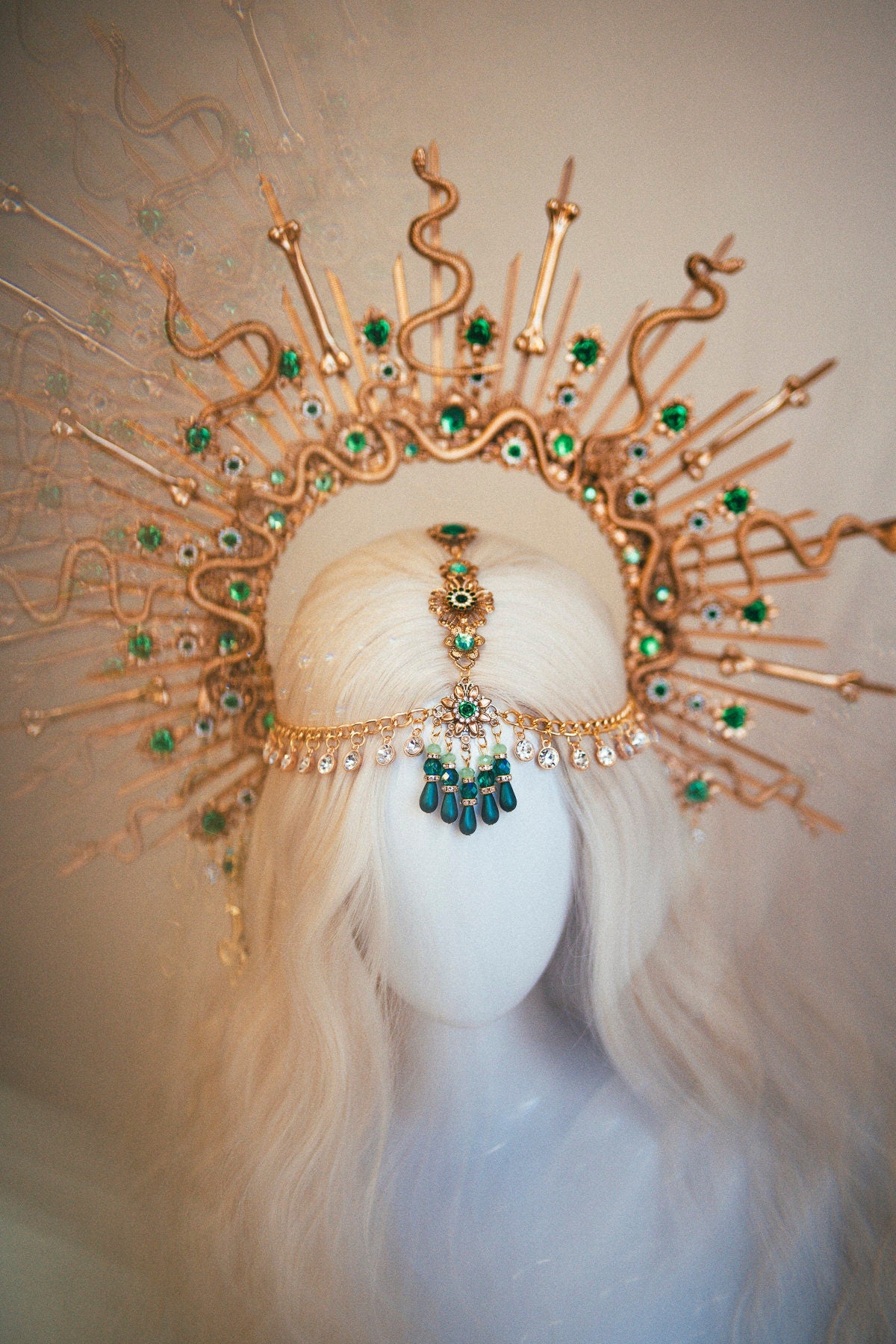 Medusa Halo Crown, Snake Goddess Tiara, Emerald Headpiece, Gold Costume Halo, Serpent Crown, Halloween Accessory, Fantasy Look, Ritual Wear