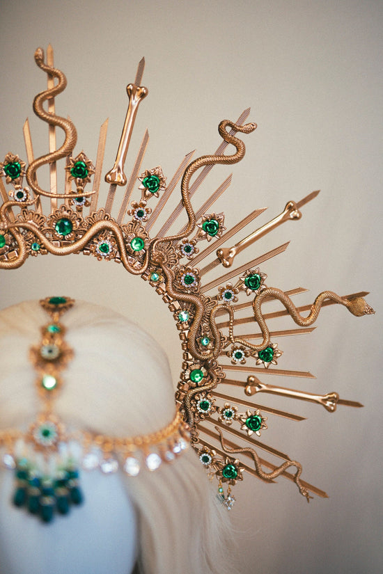 Medusa Halo Crown, Snake Goddess Tiara, Emerald Headpiece, Gold Costume Halo, Serpent Crown, Halloween Accessory, Fantasy Look, Ritual Wear