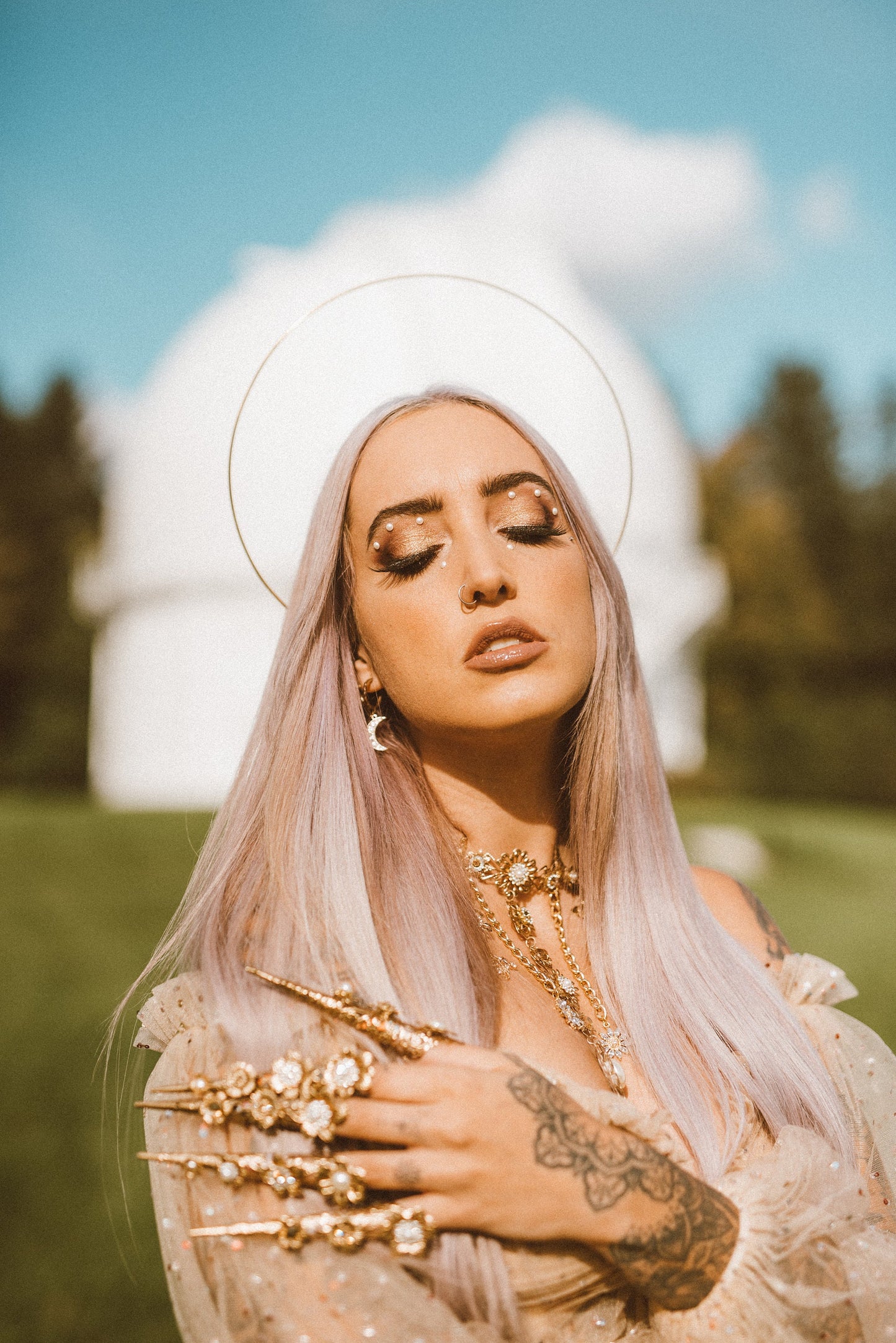 Gold halo crown, Bridal headpiece, Wedding crown, Fairy crown, Halloween, Bridal crown, Halo crown, Gold crown, Wedding hair accessories