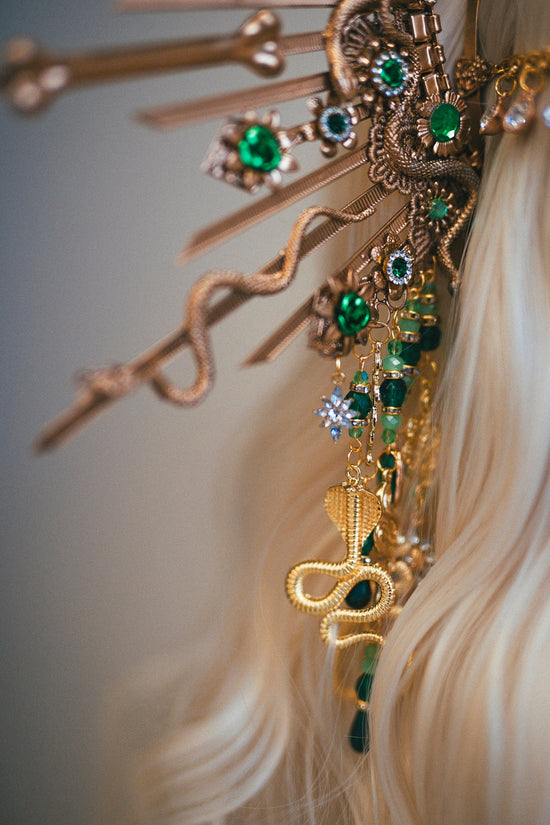 Medusa Halo Crown, Snake Goddess Tiara, Emerald Headpiece, Gold Costume Halo, Serpent Crown, Halloween Accessory, Fantasy Look, Ritual Wear