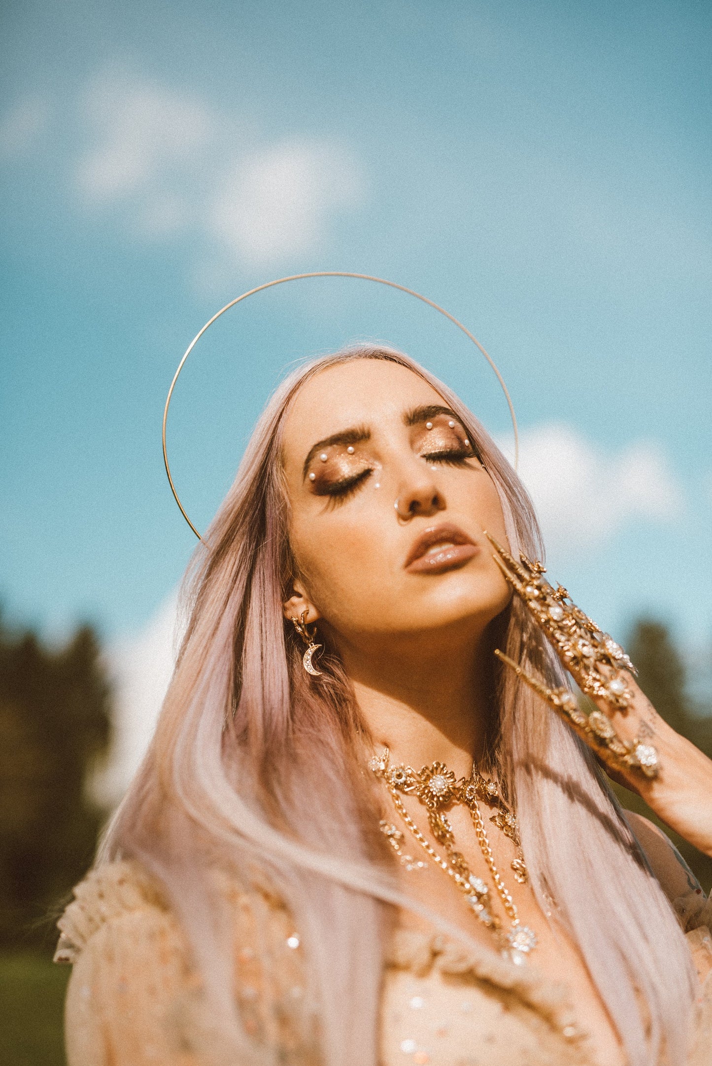 Gold halo crown, Bridal headpiece, Wedding crown, Fairy crown, Halloween, Bridal crown, Halo crown, Gold crown, Wedding hair accessories