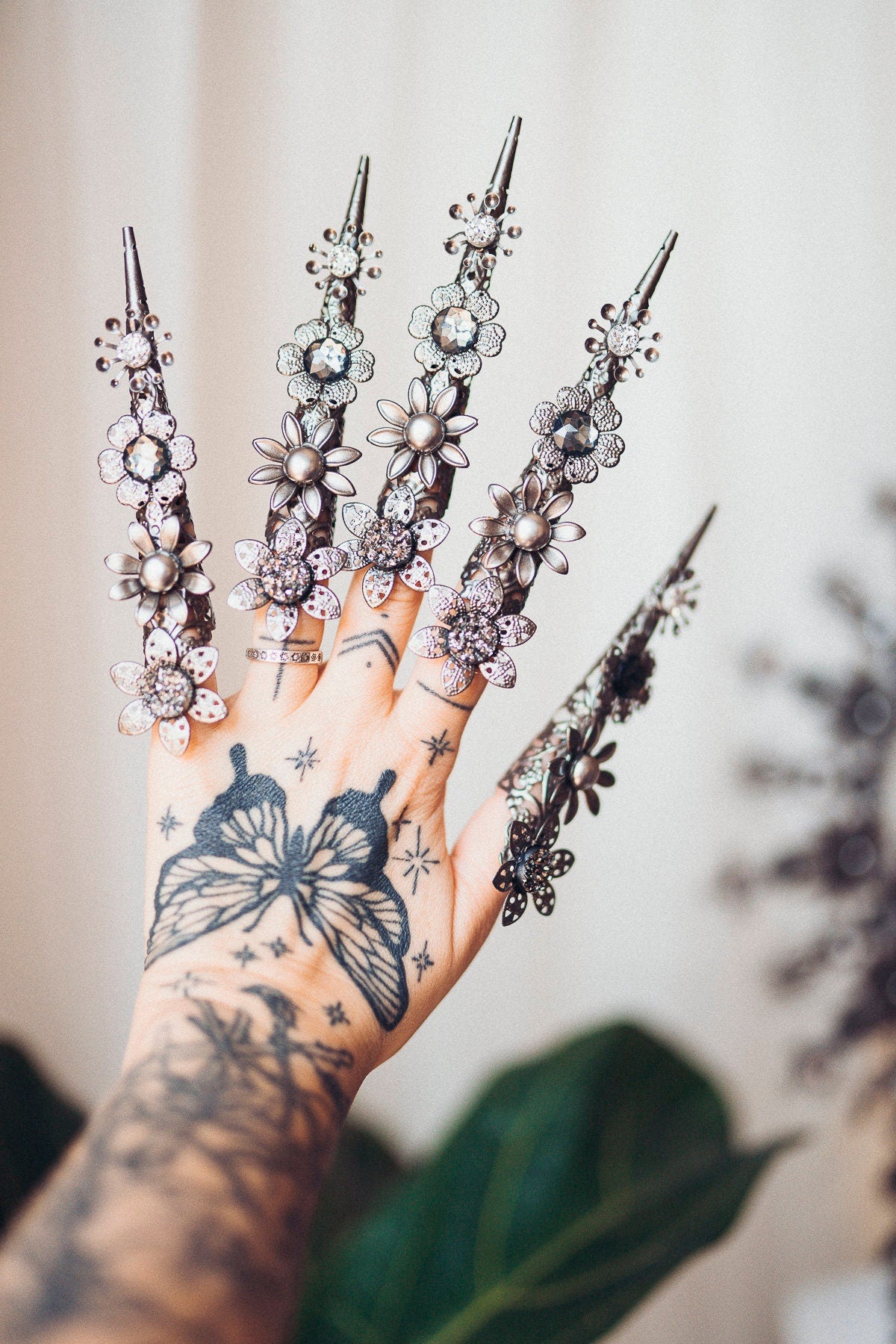 Skull Finger Claws, Gothic Jewelry, Witch Claws, Vampire Costume, Halloween Accessory, Black Claws, Skeleton Hand, Dark Elf Look