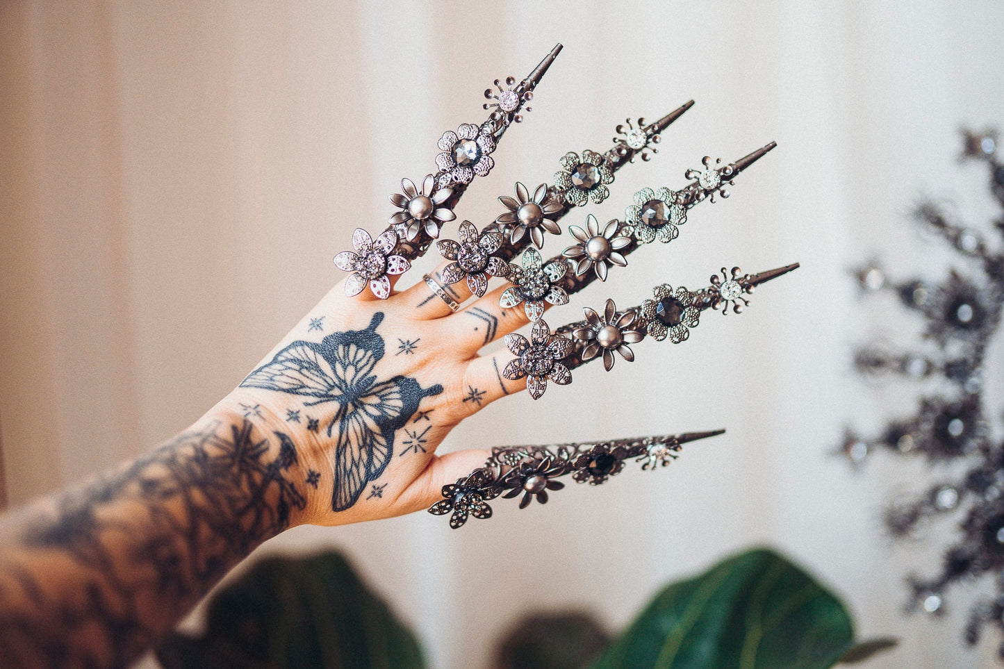 Skull Finger Claws, Gothic Jewelry, Witch Claws, Vampire Costume, Halloween Accessory, Black Claws, Skeleton Hand, Dark Elf Look