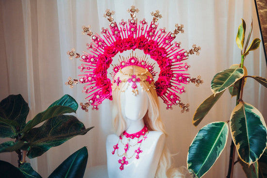 Gothic Barbie Crown, Pink Vampire Tiara, Dark Rose Headpiece, Halloween Headpiece, Pink Gothic Costume, Barbiecore Crown, Statement Halo