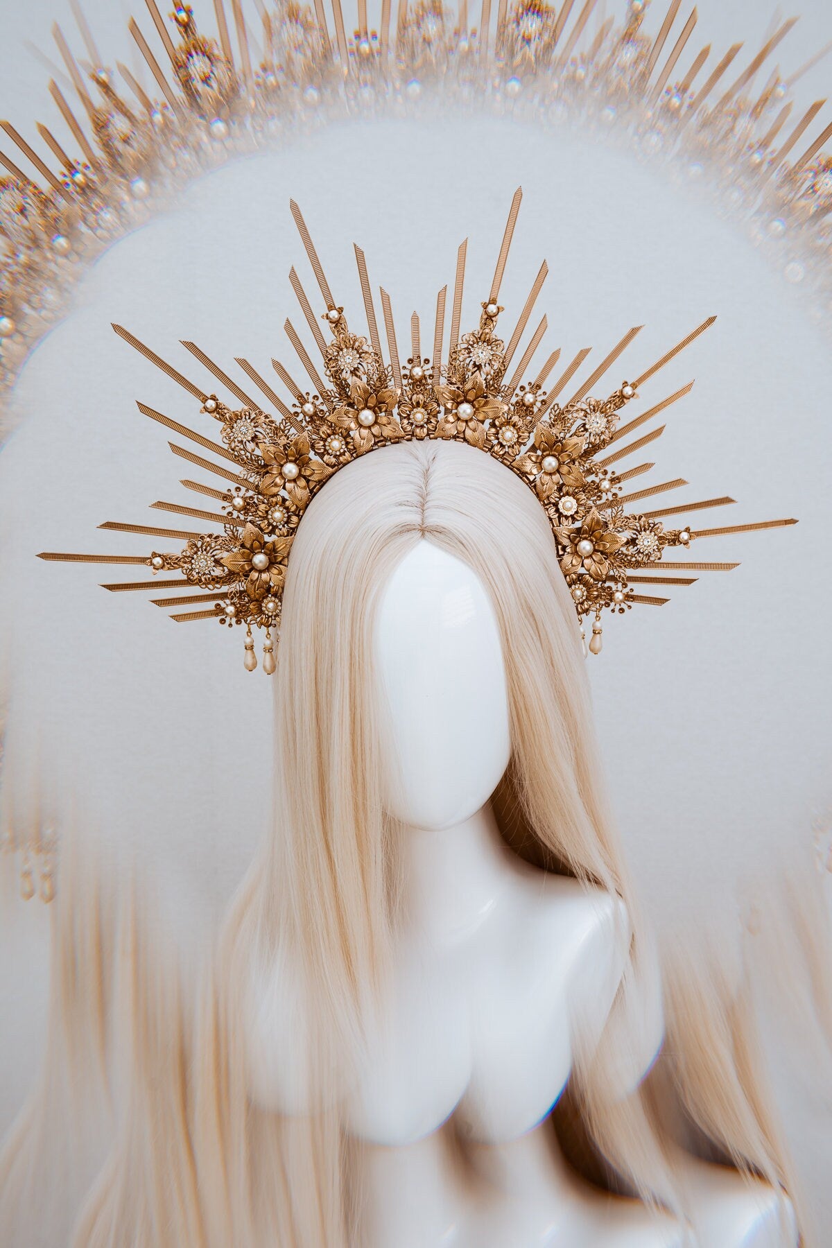 Golden Sun Halo Crown, Celestial Wedding Tiara, Goddess Festival Headpiece, Regal Gold Crown, Luxury Statement Headpiece for Brides