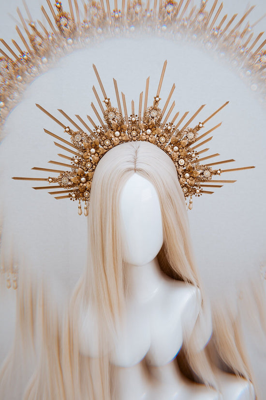 Golden Sun Halo Crown, Celestial Wedding Tiara, Goddess Festival Headpiece, Regal Gold Crown, Luxury Statement Headpiece for Brides