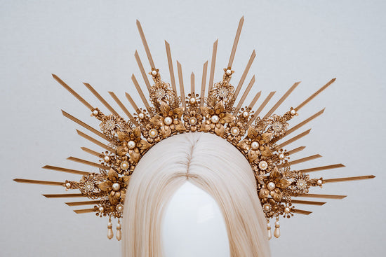 Golden Sun Halo Crown, Celestial Wedding Tiara, Goddess Festival Headpiece, Regal Gold Crown, Luxury Statement Headpiece for Brides