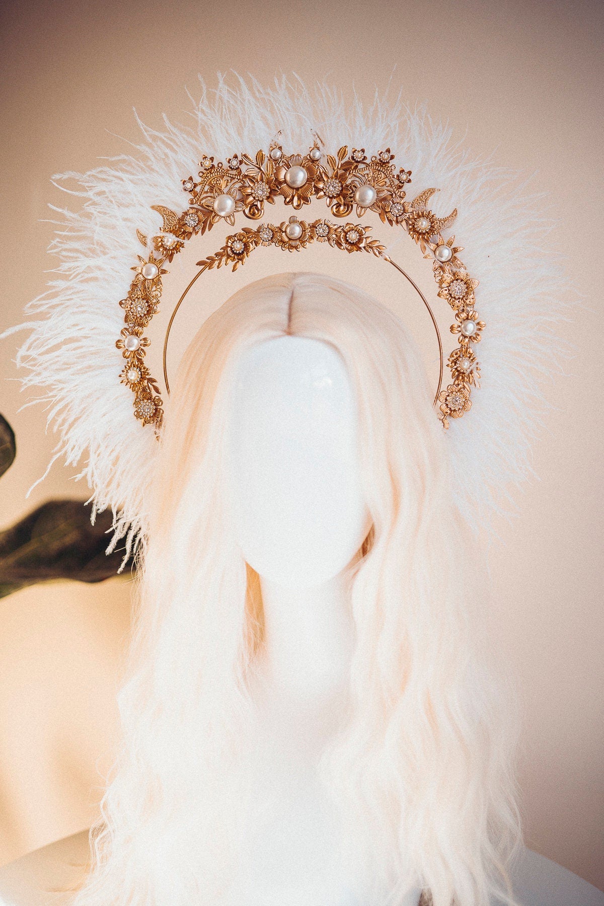 White Goddess Halo Crown, Festival Feather Headpiece, Boho Pearl Costume Tiara, Burning Man Bridal Crown, Celestial Headdress
