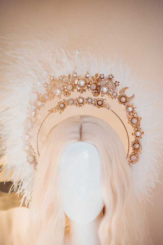 White Goddess Halo Crown, Festival Feather Headpiece, Boho Pearl Costume Tiara, Burning Man Bridal Crown, Celestial Headdress