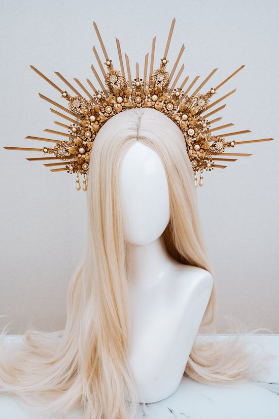 Golden Sun Halo Crown, Celestial Wedding Tiara, Goddess Festival Headpiece, Regal Gold Crown, Luxury Statement Headpiece for Brides