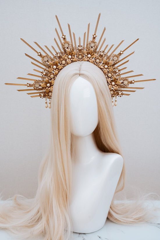 Golden Sun Halo Crown, Celestial Wedding Tiara, Goddess Festival Headpiece, Regal Gold Crown, Luxury Statement Headpiece for Brides