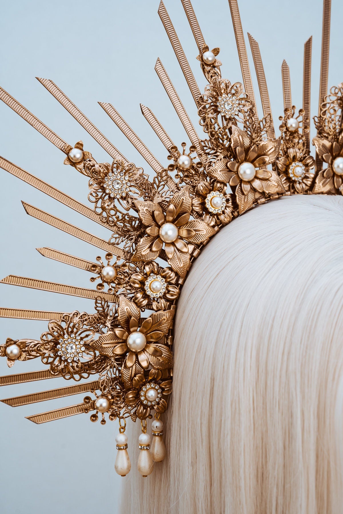 Golden Sun Halo Crown, Celestial Wedding Tiara, Goddess Festival Headpiece, Regal Gold Crown, Luxury Statement Headpiece for Brides