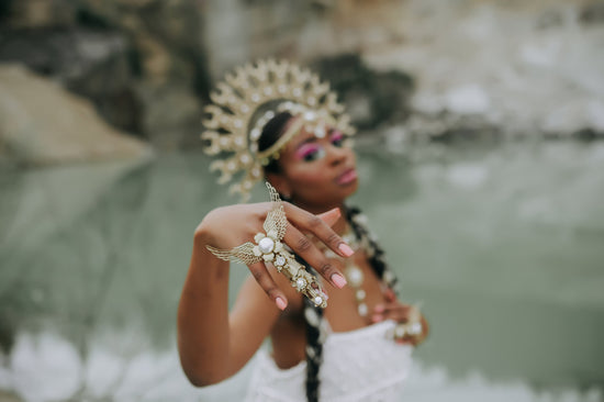 Moon Goddess Crown, Celestial Halo, Gold Crescent Crown, Bridal Halo, Festival Headpiece, Mystic Moon Tiara, Astrology Crown, Bohemian Halo