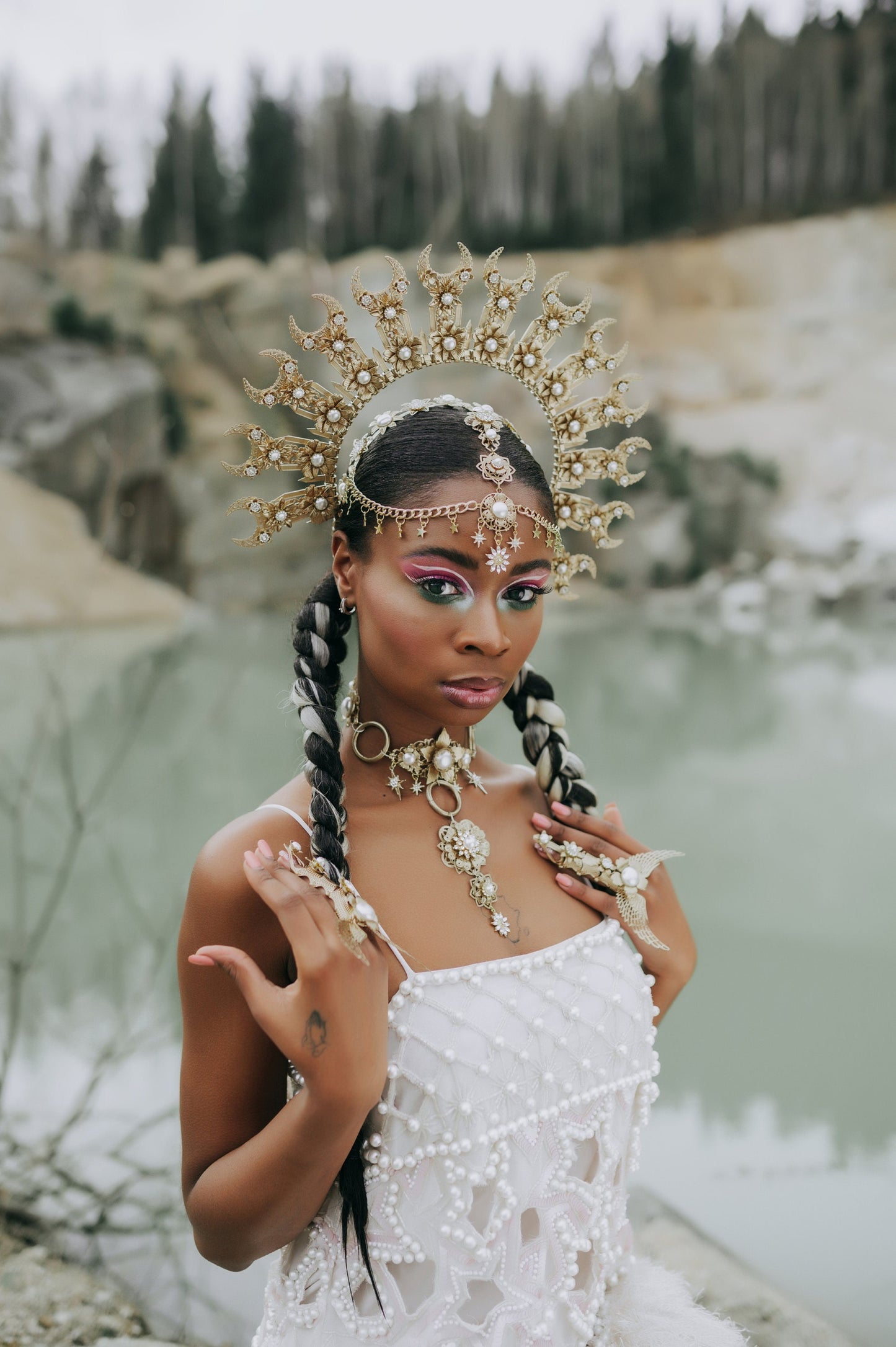 Moon Goddess Crown, Celestial Halo, Gold Crescent Crown, Bridal Halo, Festival Headpiece, Mystic Moon Tiara, Astrology Crown, Bohemian Halo