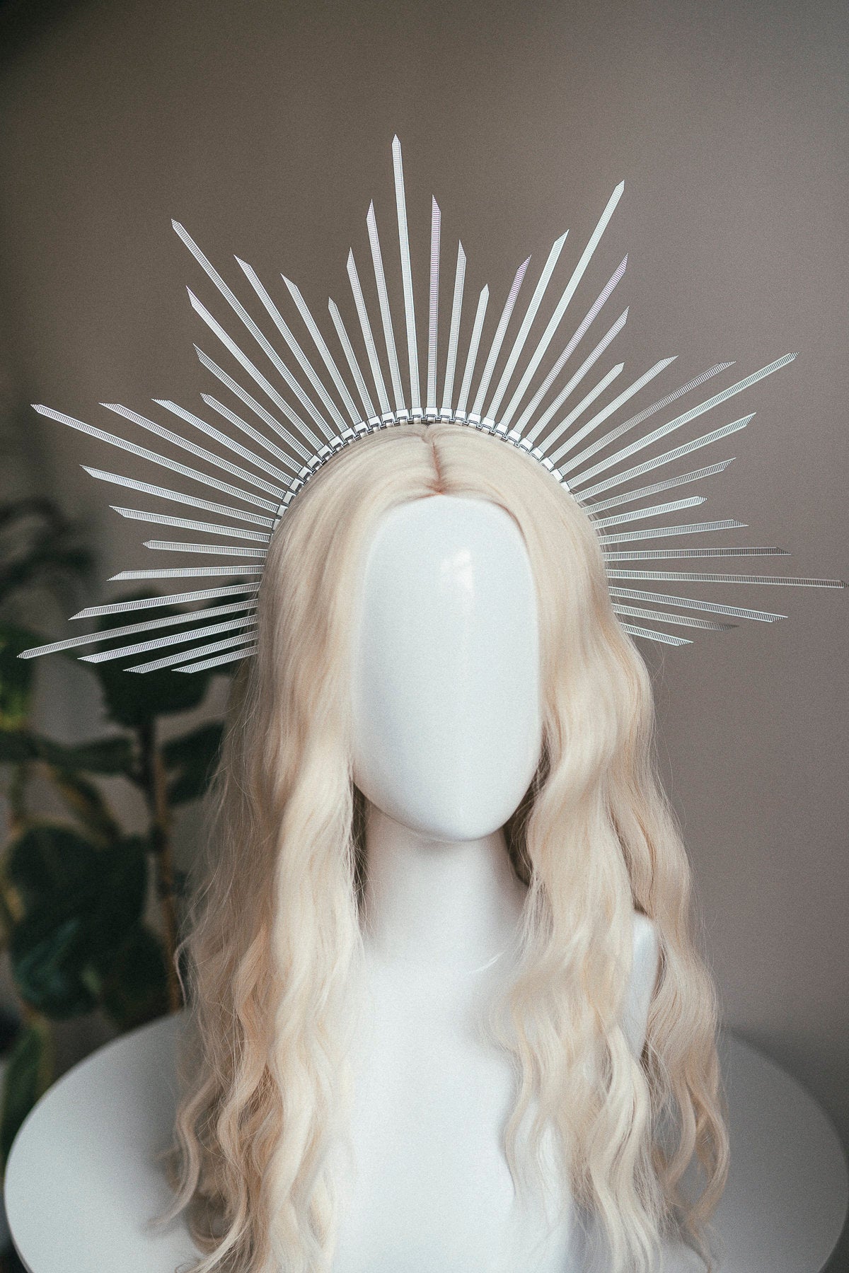 Gold Halo Crown, Sunburst Headpiece, Celestial Goddess Tiara, Festival Halo, Boho Wedding Crown, Statement Bridal Tiara, Handmade Headpiece