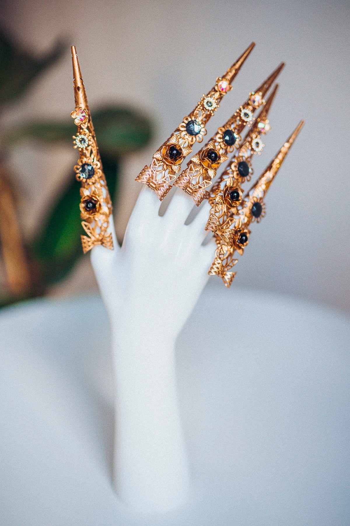 Gold Finger Claw 1 piece, Gold Bracelet, Nails Jewellery, Halloween, Paw up, Sugar skull, Photo props, Zodiac Sign, Ring