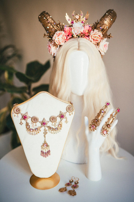 Pink Ring 1 piece, Finger Claws, Nails Jewellery, Halloween, Filigree Jewellery, Zodiac Sign Capricorn,Gold ring, Photo props,Finger Jewelry