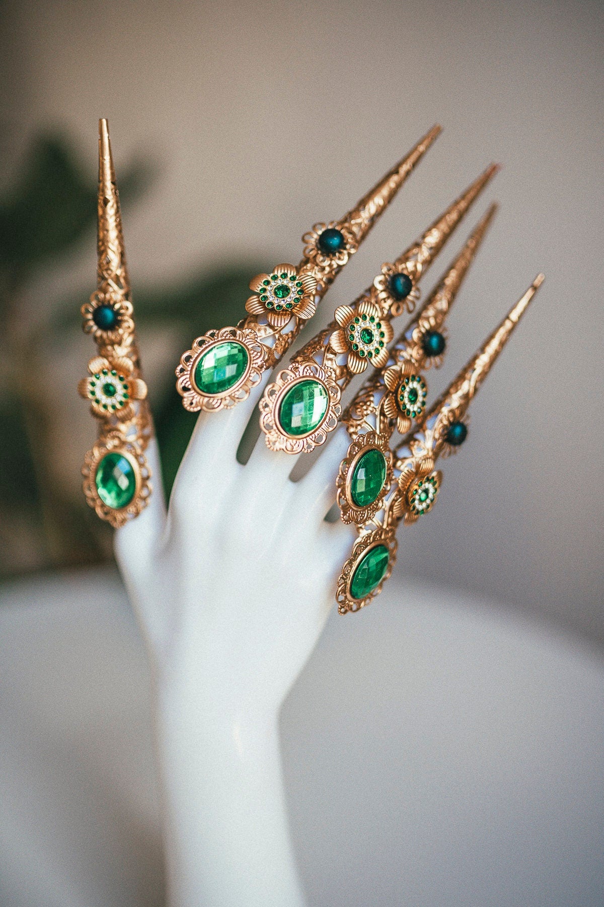 Gold Finger Claw 1 piece, Gold Bracelet, Nails Jewellery, Halloween, Gold Fingers, Sugar skull, Photo props, Zodiac