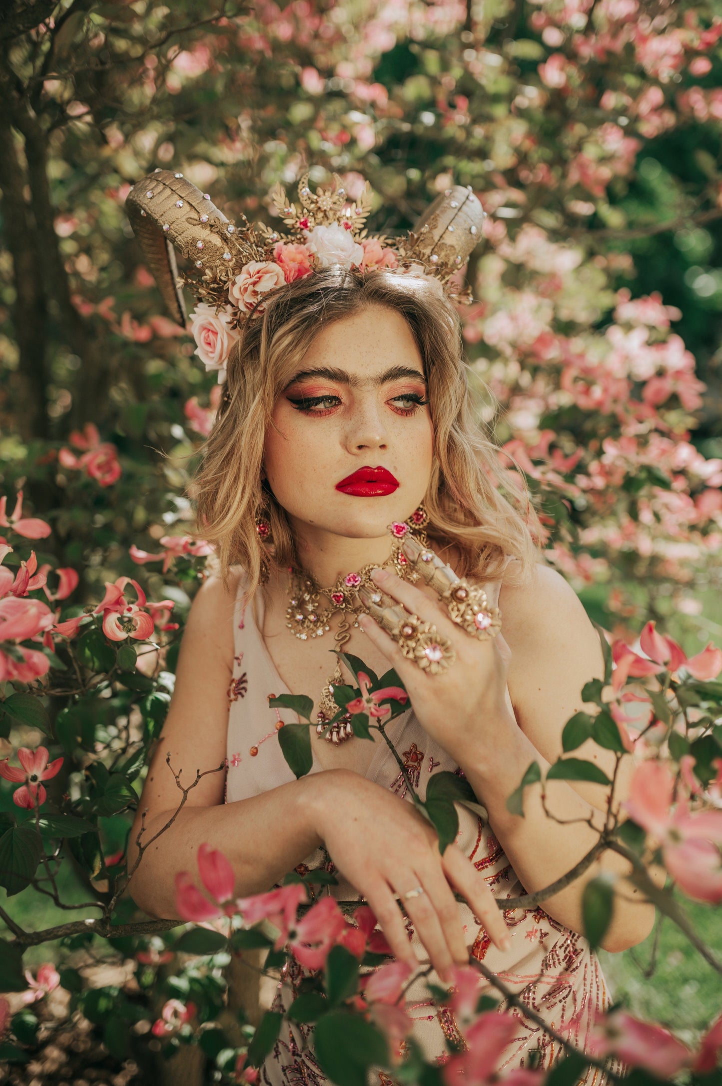 Pink Ring 1 piece, Finger Claws, Nails Jewellery, Halloween, Filigree Jewellery, Zodiac Sign Capricorn,Gold ring, Photo props,Finger Jewelry