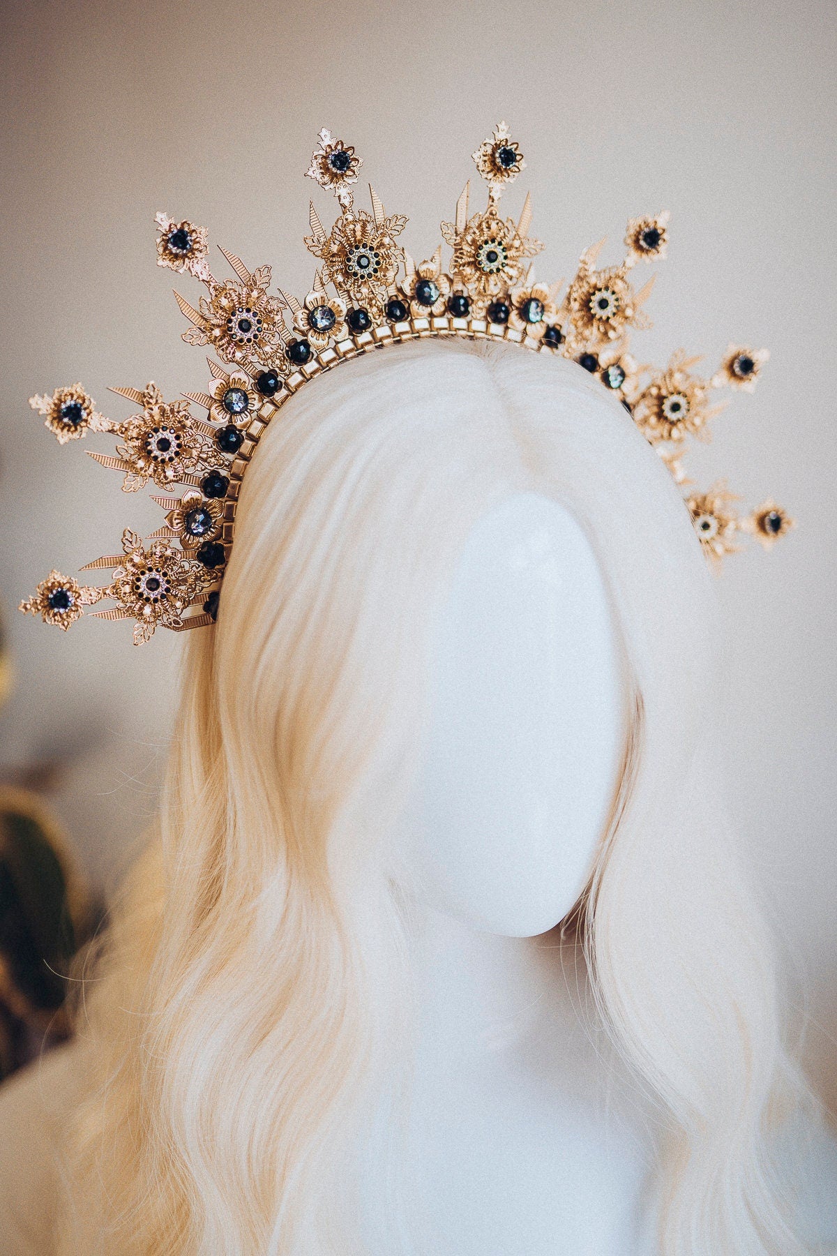 Gold halo crown with black stones, Halo headpiece, Festival crown, Festival headpiece, Wedding crown, Halo crown, Halloween costume, Fairy