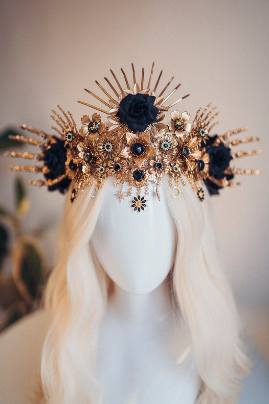 La Catrina Black Rose Crown, Gold Gothic Headdress, Día de los Muertos Halo Tiara, Dark Goddess Headpiece, Handmade Festival Skull Crown