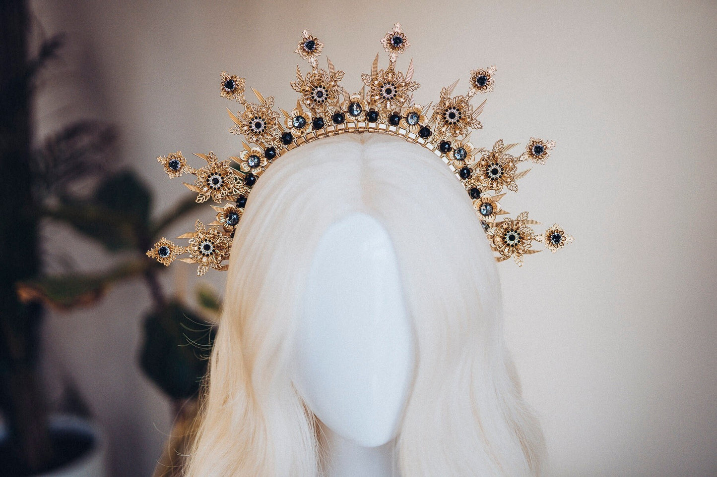 Gold halo crown with black stones, Halo headpiece, Festival crown, Festival headpiece, Wedding crown, Halo crown, Halloween costume, Fairy