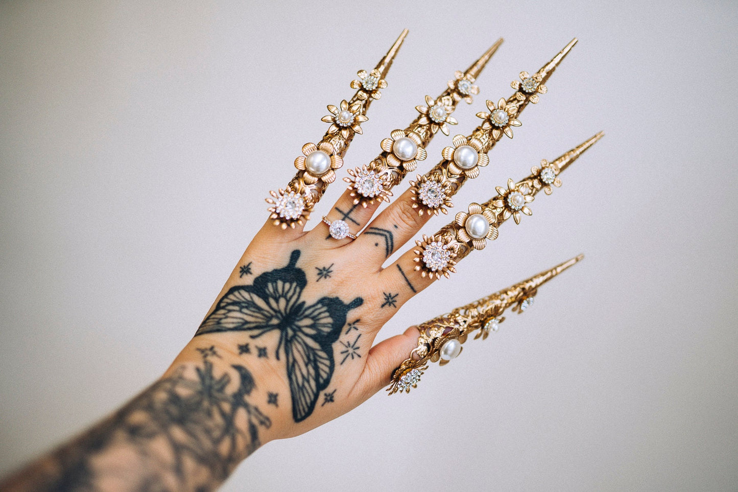 Gold Finger Jewellery 1 piece, Gold Bracelet, Nails Jewellery, Halloween, Filigree Jewellery, Sugar skull, Photo props, Finger Claws,Wedding