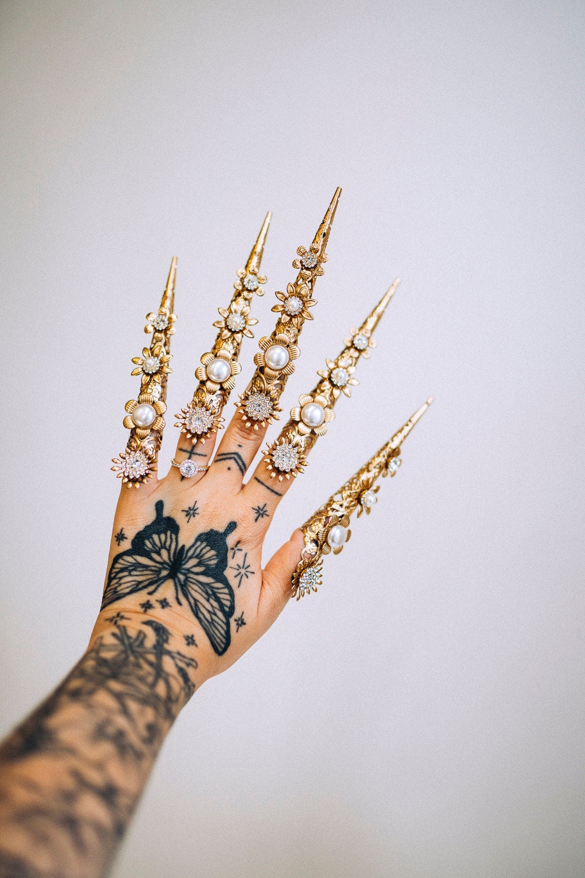 Gold Finger Jewellery 1 piece, Gold Bracelet, Nails Jewellery, Halloween, Filigree Jewellery, Sugar skull, Photo props, Finger Claws,Wedding
