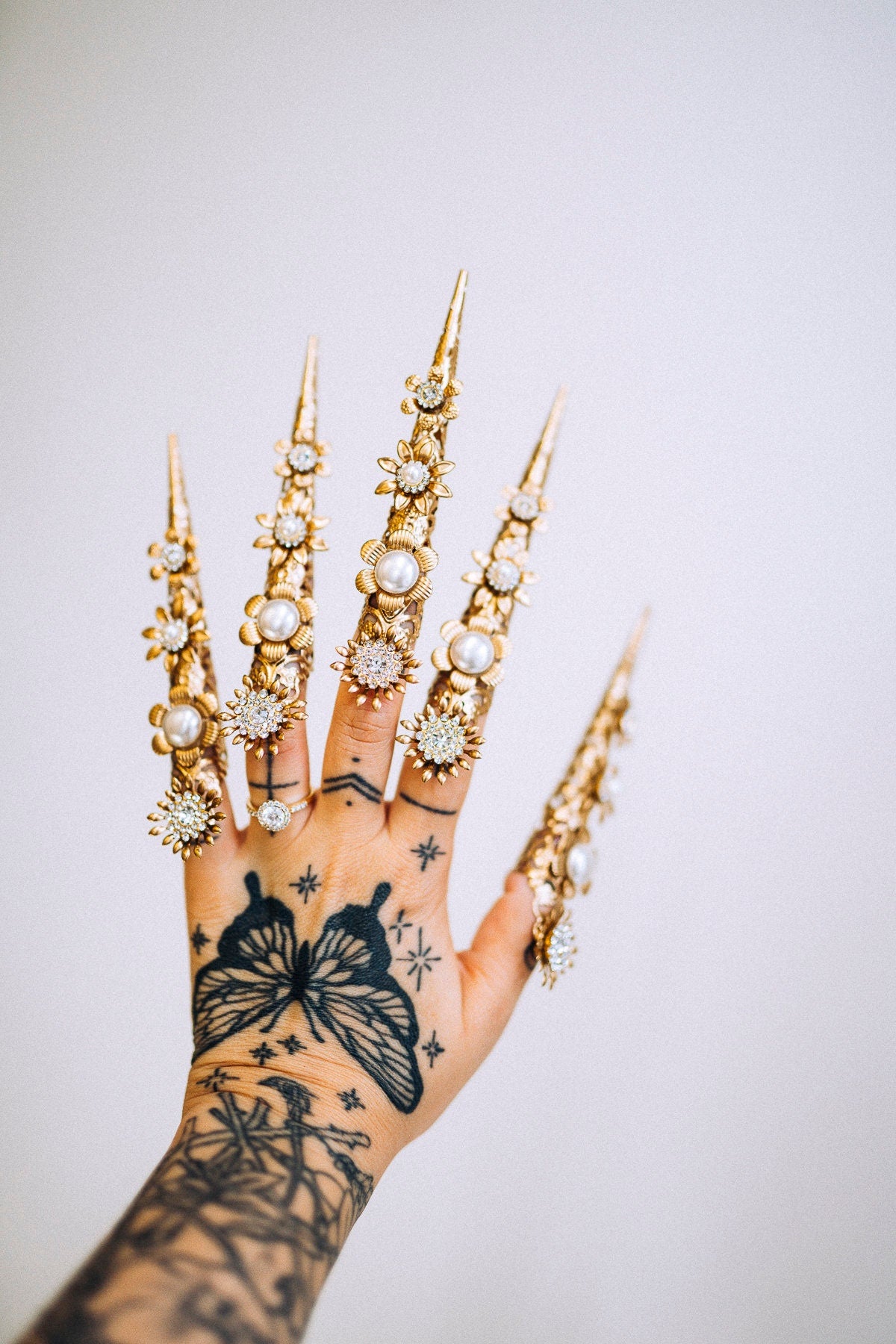 Gold Finger Jewellery 1 piece, Gold Bracelet, Nails Jewellery, Halloween, Filigree Jewellery, Sugar skull, Photo props, Finger Claws,Wedding
