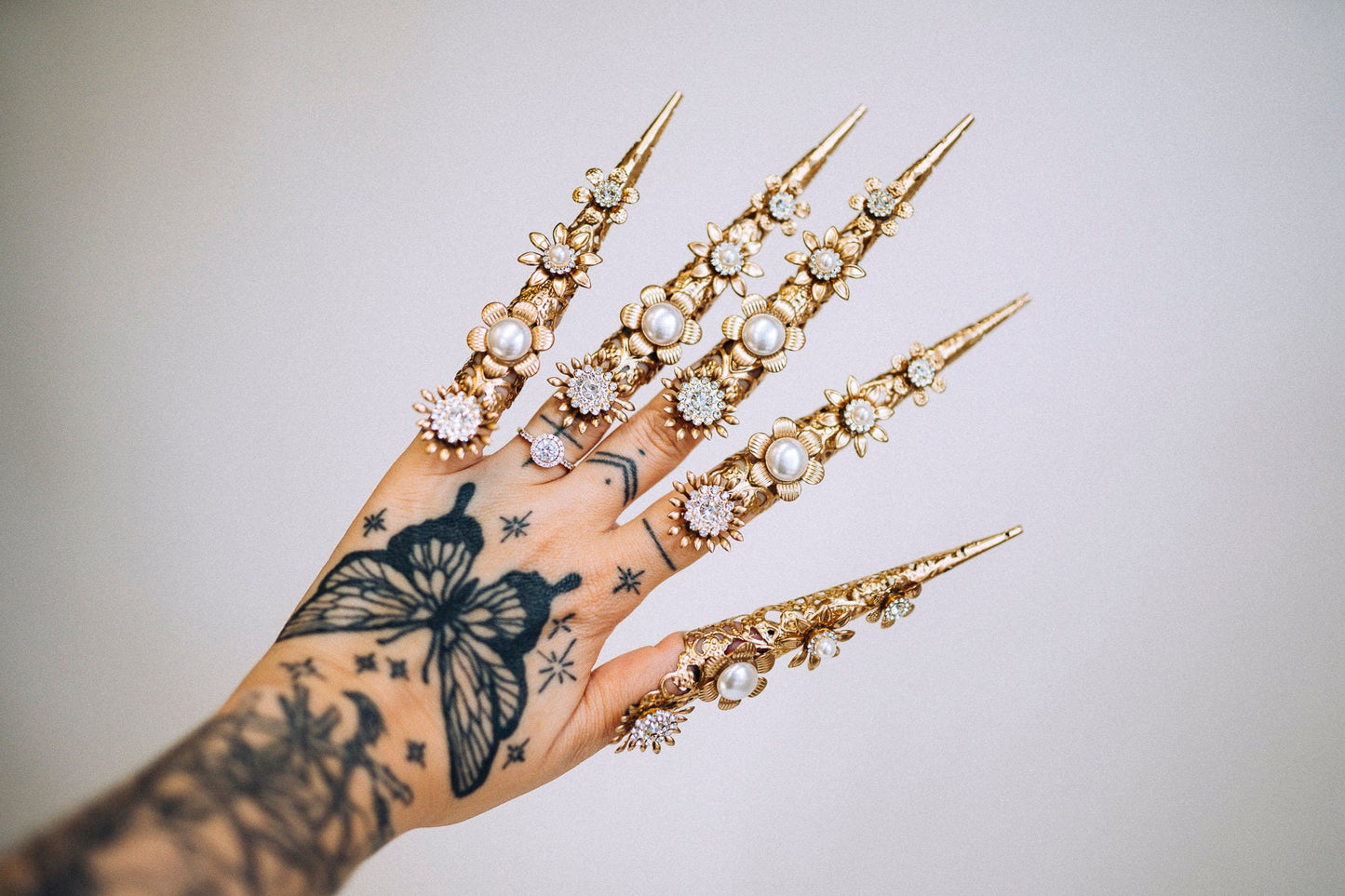 Gold Finger Jewellery 1 piece, Gold Bracelet, Nails Jewellery, Halloween, Filigree Jewellery, Sugar skull, Photo props, Finger Claws,Wedding