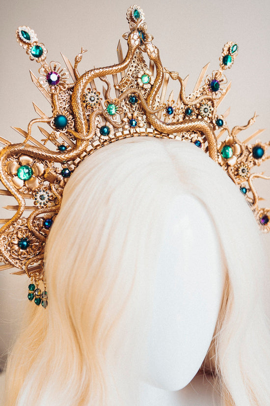 Medusa Halo Crown, Gold Snake Headpiece, Goddess Tiara, Emerald Serpent Crown, Halloween Costume Halo, Mythology Look, Fantasy Headdress