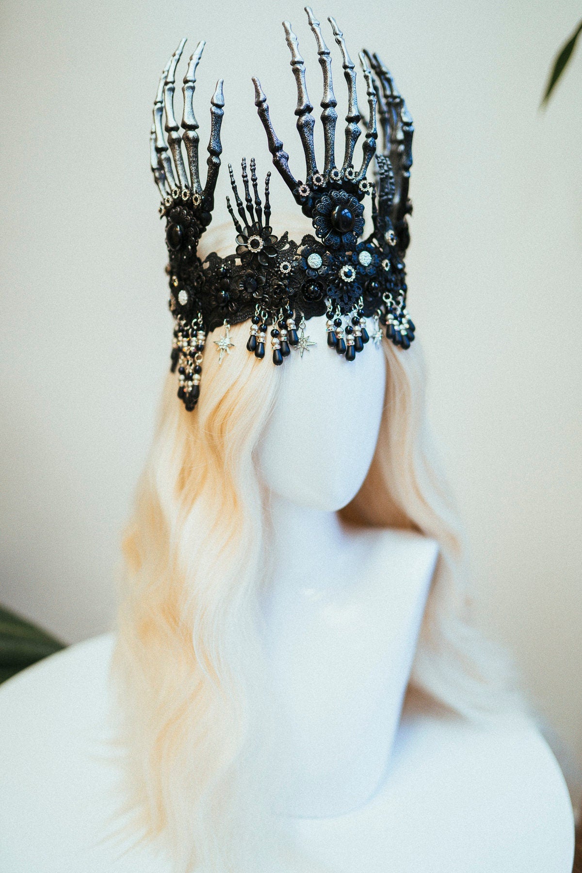 Skeleton Hands Crown, Gothic Black Headdress, Halloween Costume, Spooky Headpiece, Skull Tiara, Witch Crown, Dark Queen Look