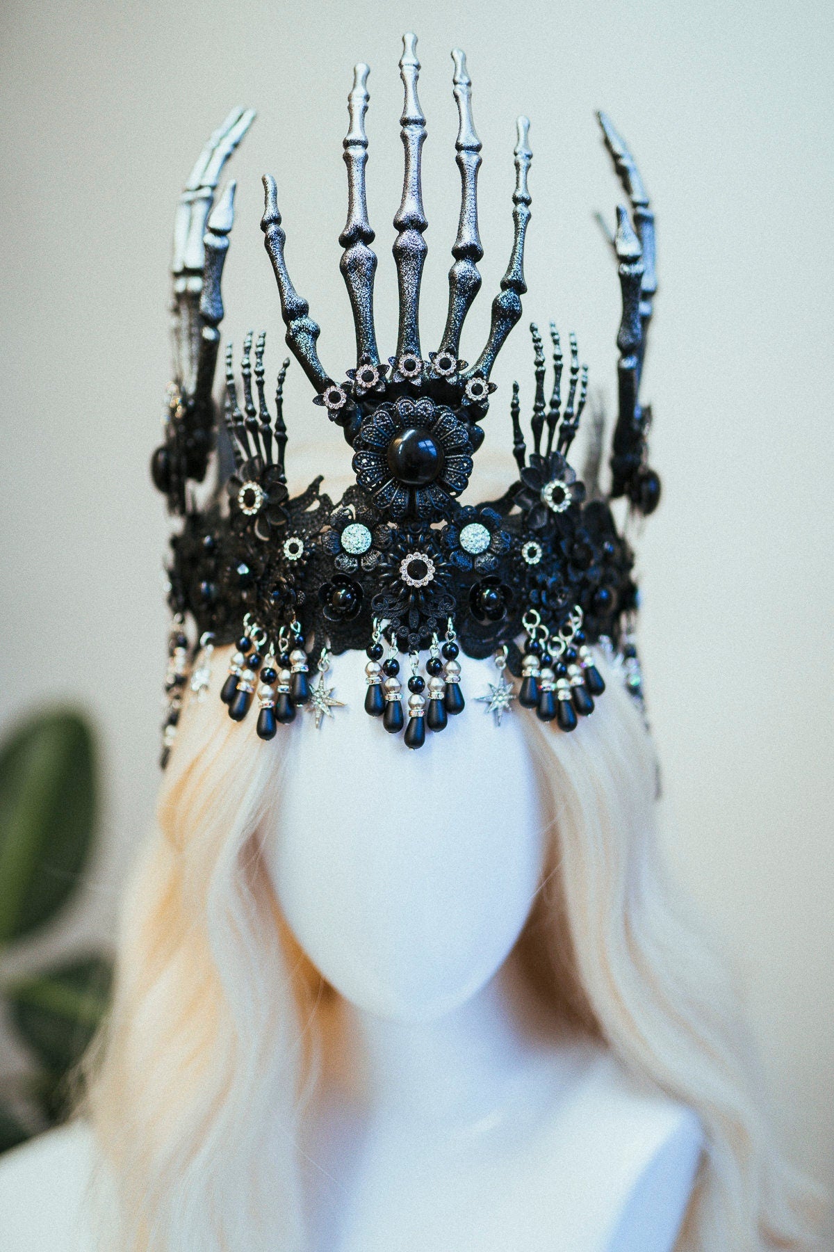 Skeleton Hands Crown, Gothic Black Headdress, Halloween Costume, Spooky Headpiece, Skull Tiara, Witch Crown, Dark Queen Look
