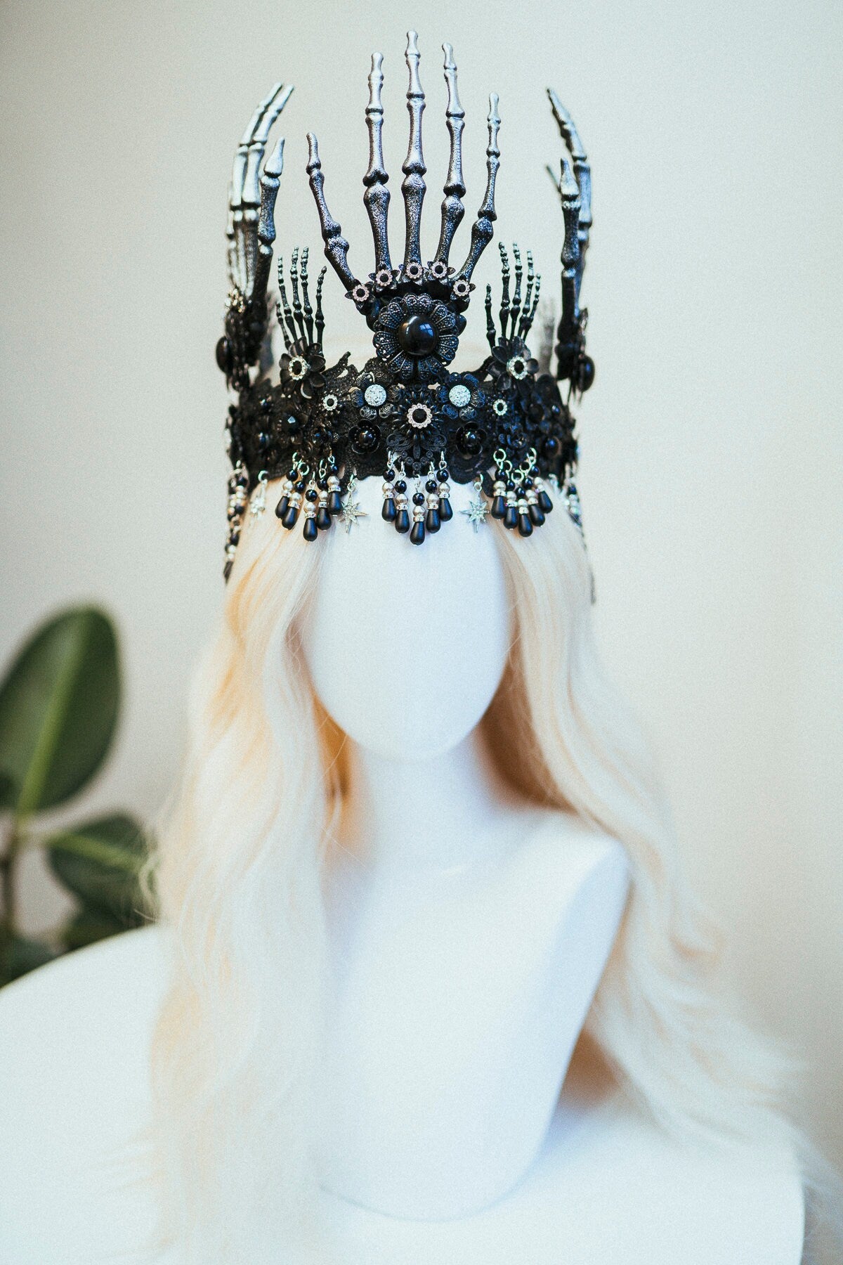 Gold Skeleton Crown, Gothic Skull Headdress, Halloween Costume, Dark Queen Tiara, Witch Headpiece, Spooky Look, Macabre Accessories