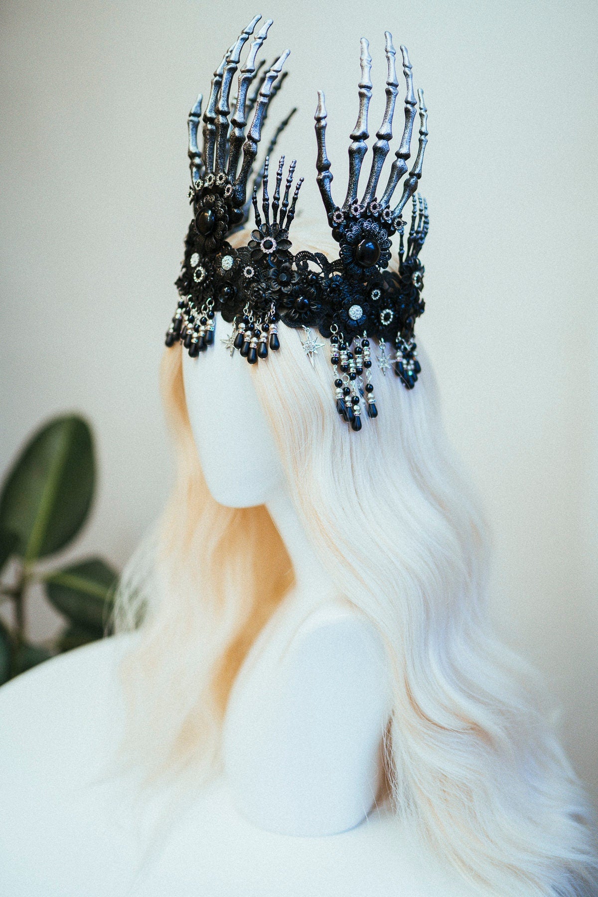 Skeleton Hands Crown, Gothic Black Headdress, Halloween Costume, Spooky Headpiece, Skull Tiara, Witch Crown, Dark Queen Look