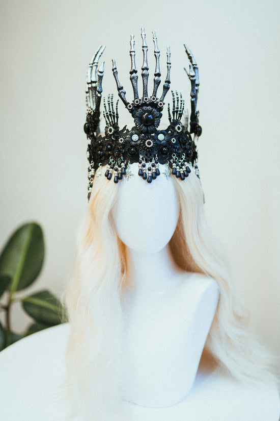 Skeleton Hands Crown, Gothic Black Headdress, Halloween Costume, Spooky Headpiece, Skull Tiara, Witch Crown, Dark Queen Look