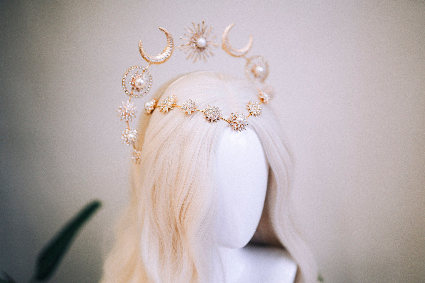 Celestial Halo Crown, Moon Goddess Headpiece, Sun and Moon Tiara, Fantasy Wedding Crown, Gold Festival Halo, Lunar Bridal Crown, Sun Halo