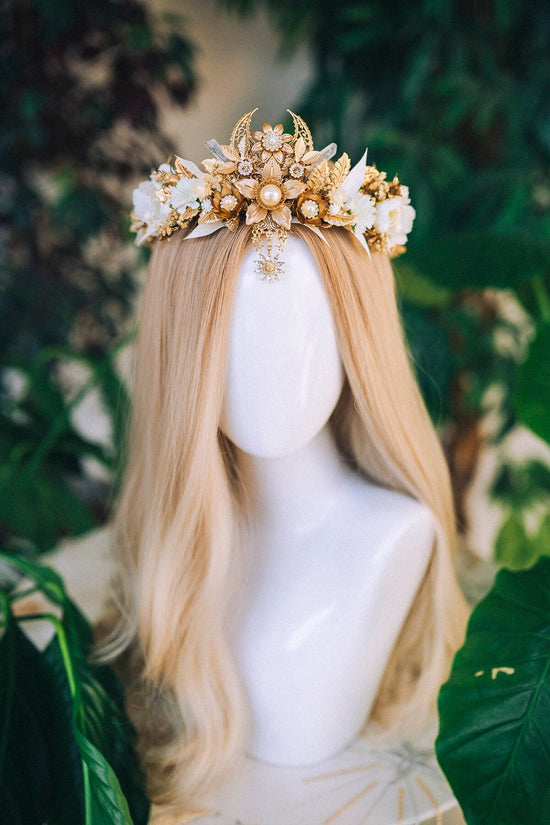 Celestial Bridal Tiara, Gold Wedding Crown, White Floral Headpiece, Goddess Halo Tiara, Boho Festival Tiara, Maternity Photoshoot Crown
