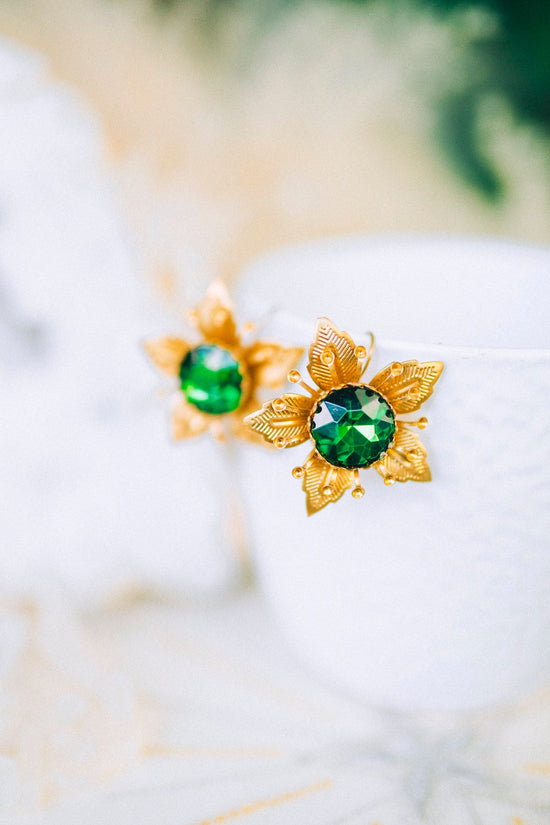 Flower earrings Festival earrings Gold boho earrings Summer earrings Flower jewellery Wedding accessories Green earrings Floral earrings