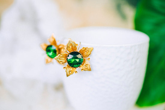 Flower earrings Festival earrings Gold boho earrings Summer earrings Flower jewellery Wedding accessories Green earrings Floral earrings