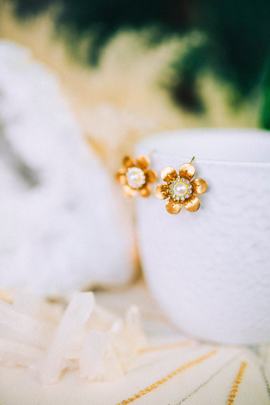 Flower earrings Festival earrings Gold earrings Summer earrings Flower jewellery Wedding accessories Beige earrings Bridal earrings Boho